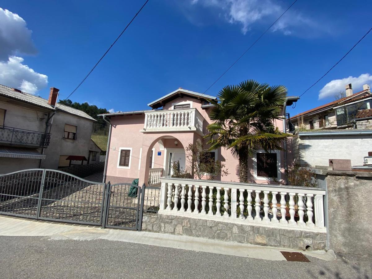 Holiday House Pasjak Sapjane Екстериор снимка
