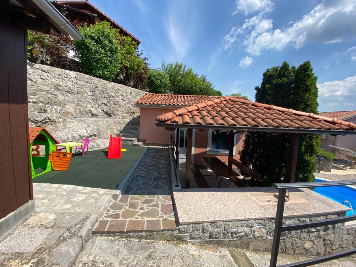 Holiday House Pasjak Sapjane Екстериор снимка