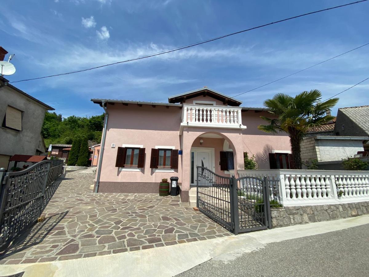 Holiday House Pasjak Sapjane Екстериор снимка