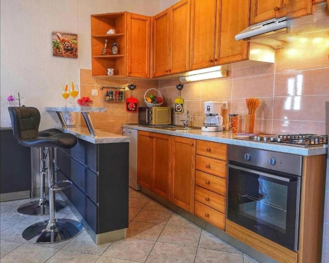 Holiday House Pasjak Sapjane Екстериор снимка
